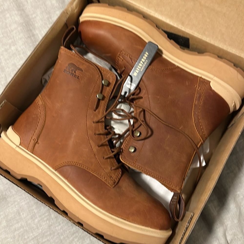 SOREL Women's Hi-Line Lace-Up Mid-Shaft Lug-Sole Booties, size 9.5